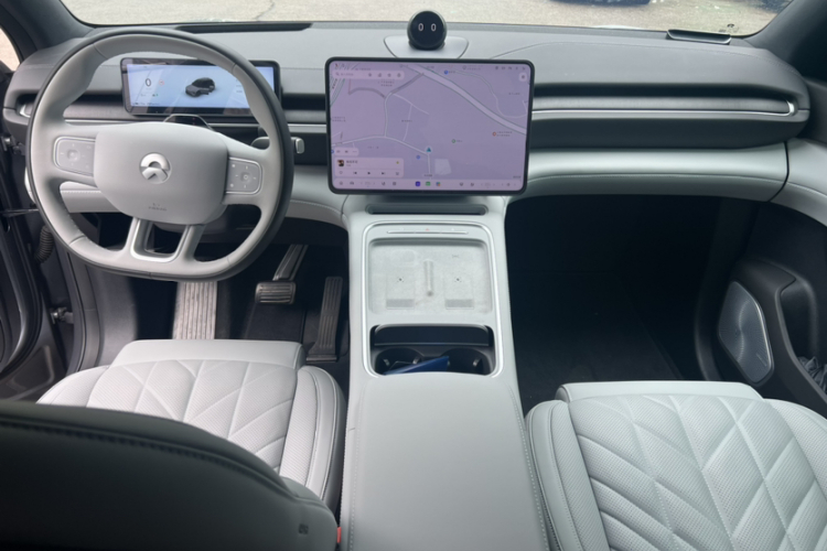 蔚来ES6 2025款 75kWh中控内饰7001