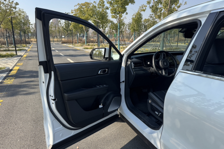 理想汽车 理想ONE 2020款 增程6座版中控内饰7007