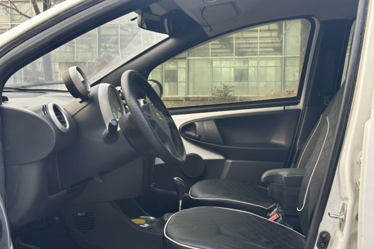 比亚迪F0 2015款 1.0L AMT 铉酷型中控内饰7009