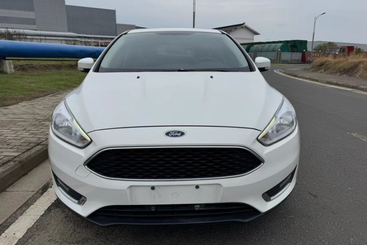 福特 福克斯 2018款 两厢经典 EcoBoost 180 自动精英型车身外观6005