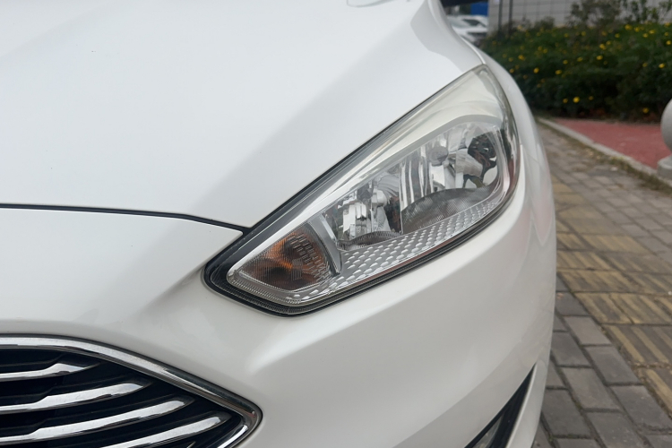 福特 福克斯 2015款 三厢 EcoBoost 125 自动超能风尚型局部细节36