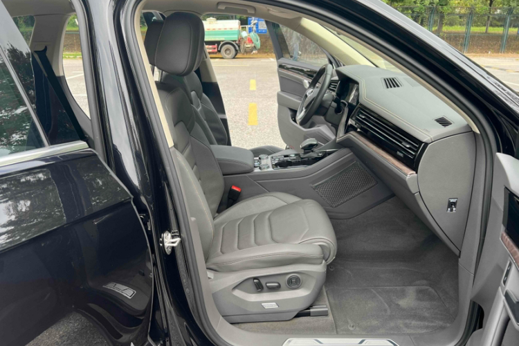 大众 途锐 2020款 3.0TSI 锐享版 国VI中控内饰7006