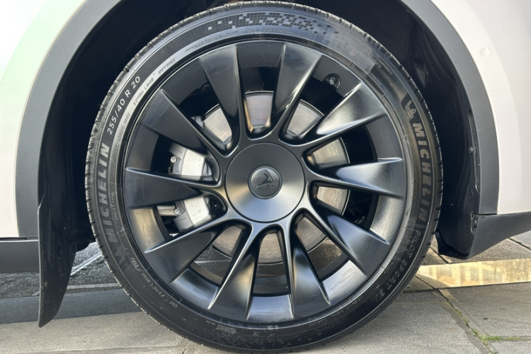 特斯拉 Model Y 2023款 长续航全轮驱动版车身外观6002