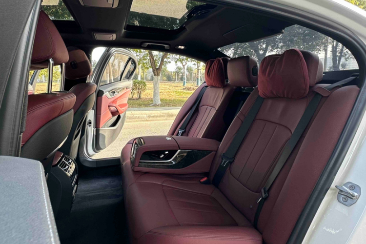 宝马5系 2020款 530Li 领先型 M运动套装中控内饰7013