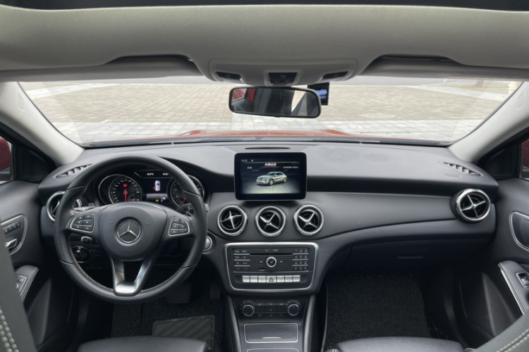 奔驰GLA 2018款 GLA 200 动感型中控内饰7004
