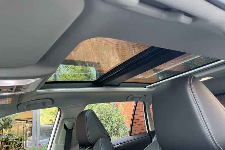 丰田 威兰达 2024款 双擎 2.5L E-CVT两驱豪华PLUS版局部细节22