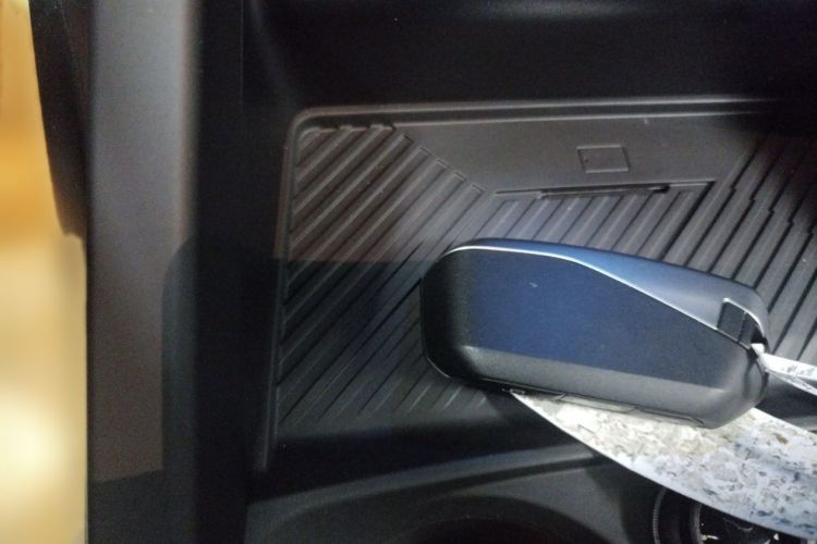 宝马2系 2025款 225L M运动曜夜套装中控内饰7012