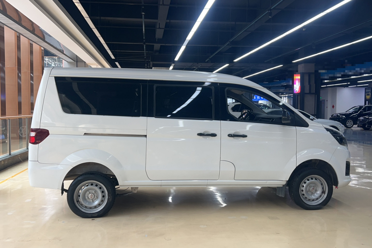 金杯 金海狮M经典 2024款 1.5L 工程狮客车 6座车身外观6002