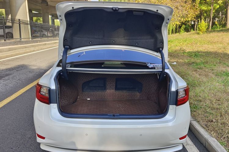 雷克萨斯ES 2015款 300h 舒适版局部细节23