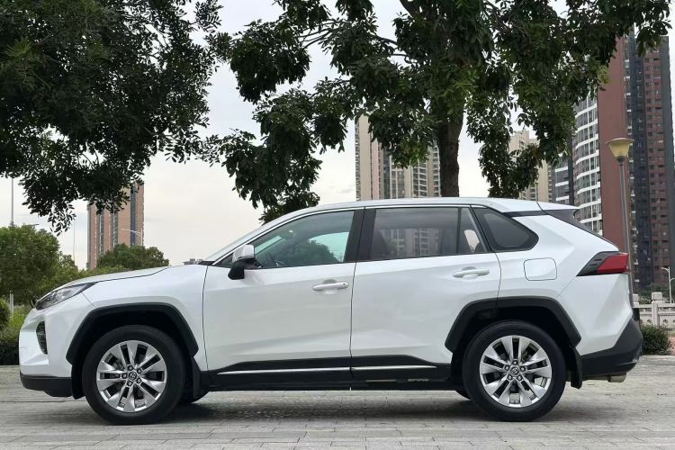 丰田 威兰达 2020款 2.0L CVT两驱豪华版车身外观6008