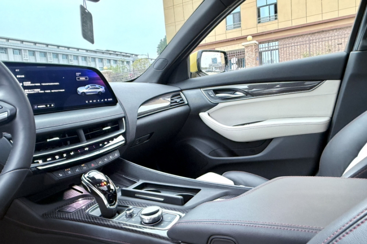 凯迪拉克CT5 2024款 28T 铂金型中控内饰7015