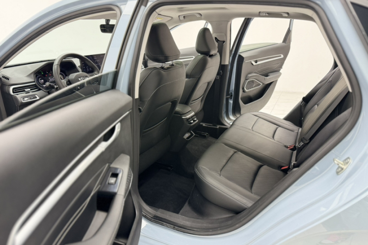 吉利汽车 帝豪 2023款 第4代冠军版 1.5L CVT尊贵型中控内饰7007