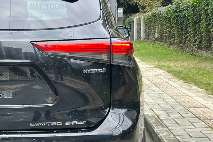 丰田 皇冠陆放 2022款 2.5L HEV四驱旗舰版车身外观6004