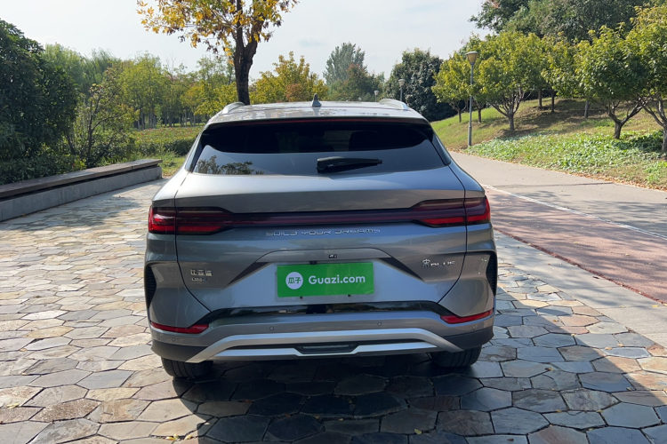 比亚迪 宋PLUS新能源 2023款 冠军版 DM-i 110KM 旗舰PLUS车身外观6004