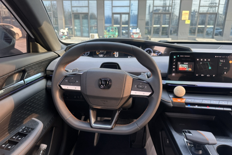 长安UNI-V 2022款 1.5T 尊贵型局部细节13