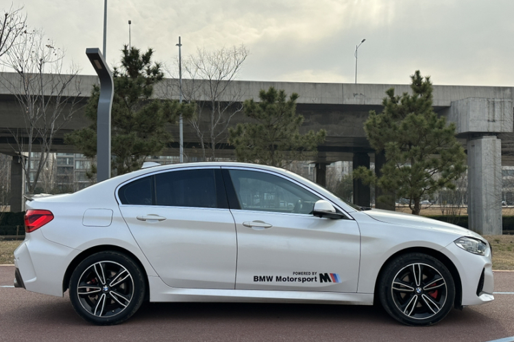 宝马1系 2021款 120i M运动版车身外观6005