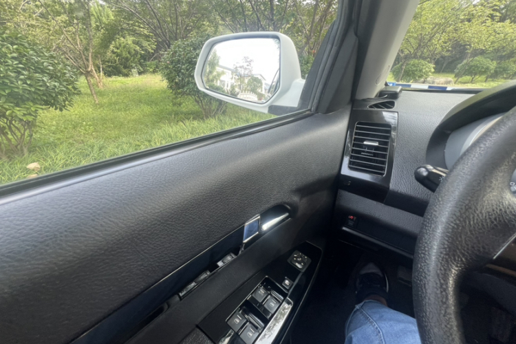 陆风X8 2014款 探索版 2.4L 汽油4X4豪华型中控内饰7005