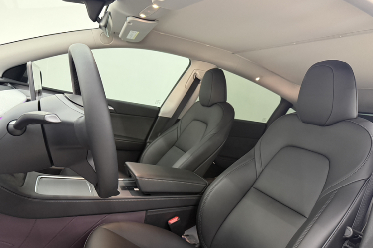 特斯拉 Model Y 2024款 后轮驱动版中控内饰7007