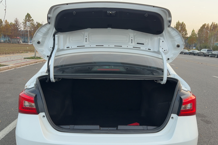 奇瑞 艾瑞泽5 2018款 1.5L 手动致敬青春版局部细节23