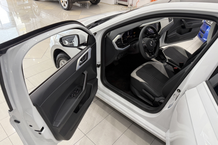 大众 Polo 2023款  Plus 1.5L 自动炫彩科技版中控内饰7005