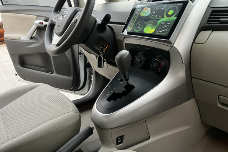 丰田 逸致 2015款 180E CVT跨界版中控内饰7008