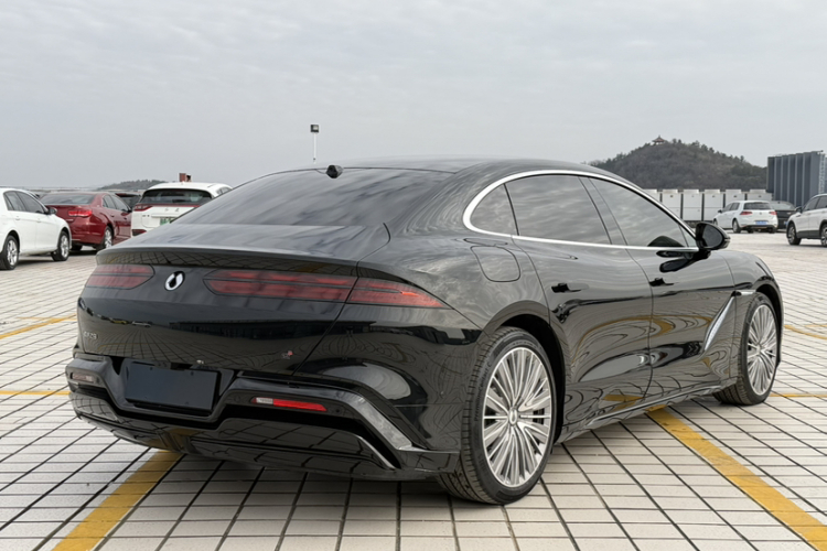 腾势Z9 2024款 1100km 四驱Ultra版车身外观6005