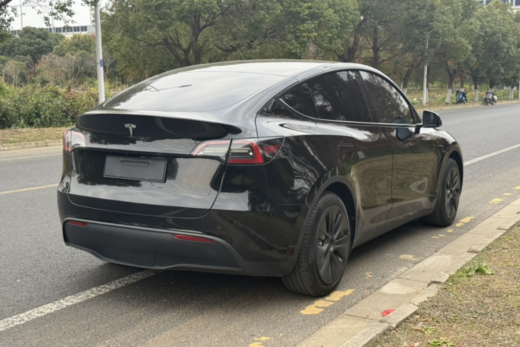 特斯拉 Model Y 2022款 改款 后轮驱动版车身外观6006