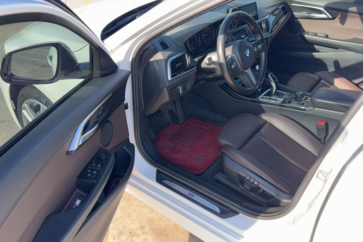 宝马1系 2020款 125i 领先型M运动套装中控内饰7003