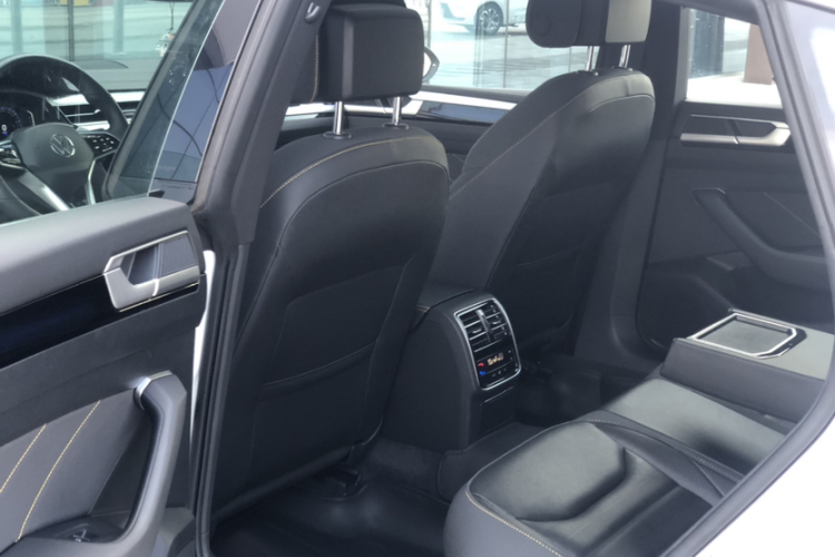 一汽-大众CC 2024款 380TSI 夺目版中控内饰7002