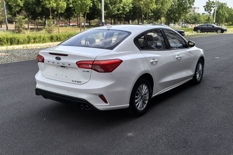 福特 福克斯 2020款 三厢 EcoBoost 180 自动锋潮型车身外观6005