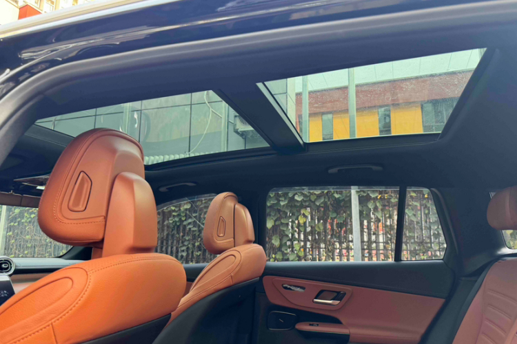 奔驰GLC 2023款 改款 GLC 260 L 4MATIC 豪华型 5座中控内饰7006