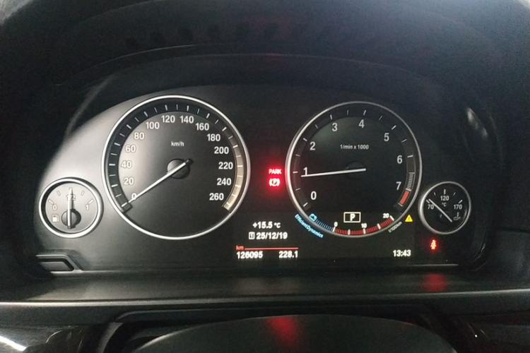 宝马5系 2014款 525Li 领先型中控内饰15