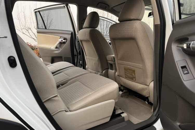 丰田 逸致 2015款 180E CVT跨界版局部细节9006