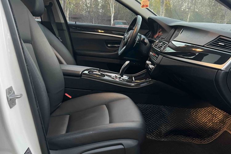 宝马5系 2014款 520Li 典雅型局部细节41