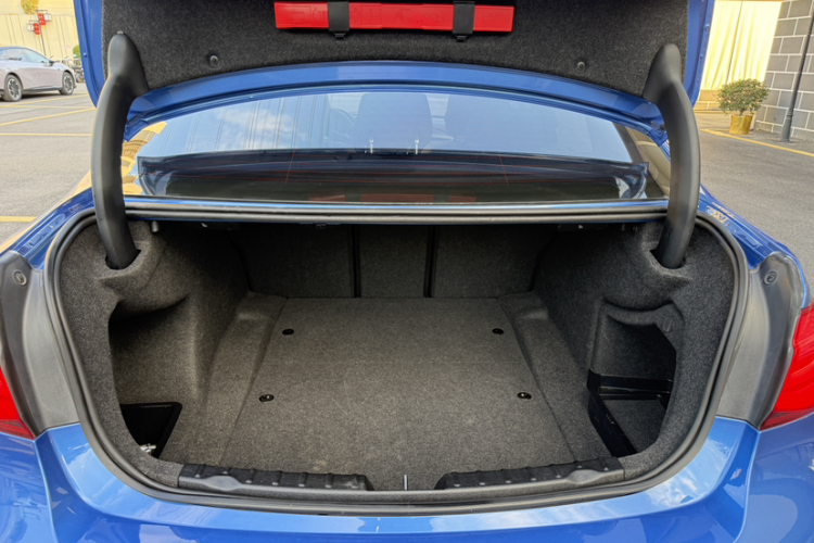 宝马3系 2017款 320Li M运动型局部细节23