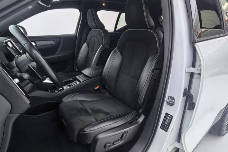 沃尔沃XC40 2020款 T4 四驱智雅运动版中控内饰7004