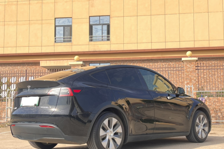 特斯拉 Model Y 2022款 后轮驱动版车身外观6001