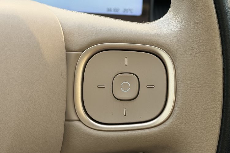 蔚来ET5 2022款 75kWh中控内饰7005