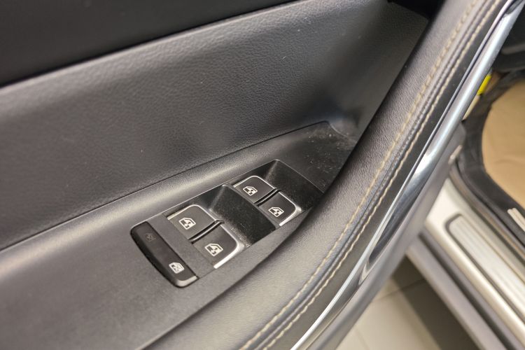 江汽集团 嘉悦X7 2020款 1.5TGDI 自动超越型中控内饰7012