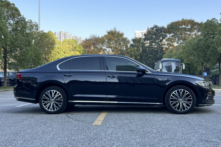 大众 辉昂 2018款 改款 380TSI 两驱商务版车身外观6009