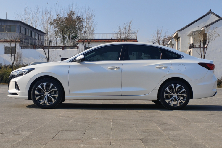 长安 逸动 2021款 PLUS 蓝鲸NE 1.4T GDI DCT旗舰型车身外观6007