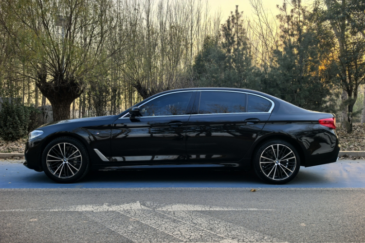 宝马5系 2020款 530Li 尊享型 M运动套装车身外观6003