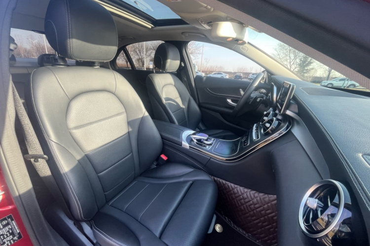 奔驰C级 2018款 C 180 L 时尚型运动版中控内饰7012