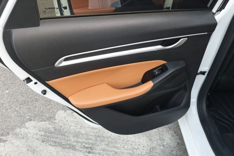 吉利汽车 帝豪 2025款 第4代 1.5L CVT旗舰型中控内饰7005