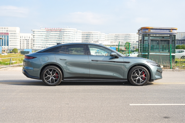 比亚迪 汉L 2025款 DM-p 四驱激光雷达旗舰型车身外观6003