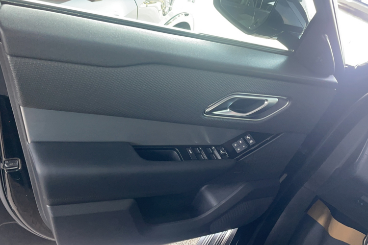 路虎 揽胜星脉 2020款 P250 R-DYNAMIC S中控内饰7009