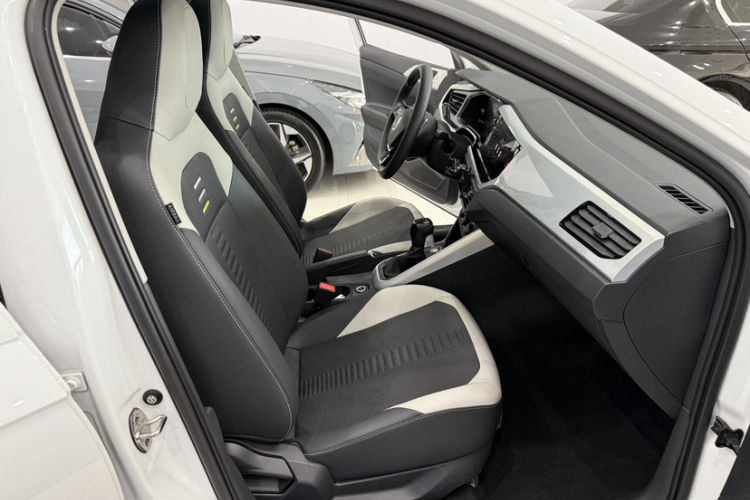 大众 Polo 2023款  Plus 1.5L 自动炫彩科技版局部细节41