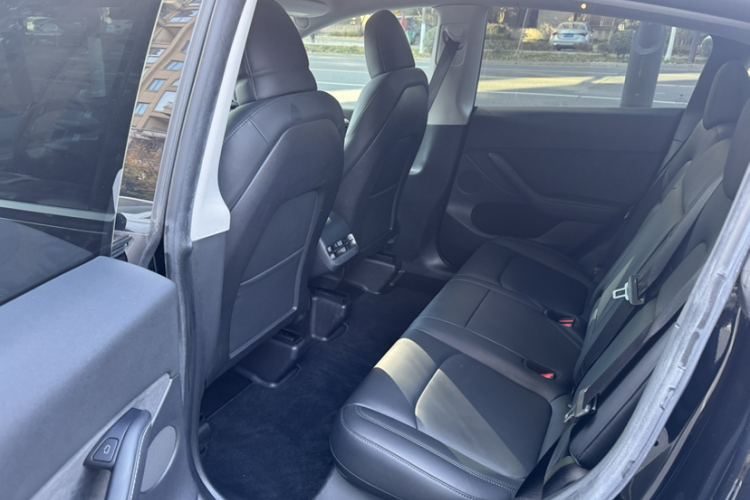特斯拉 Model Y 2022款 后轮驱动版中控内饰7005