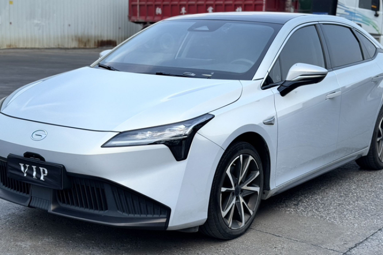 埃安 AION S Plus 2022款 80 科技版车身外观1