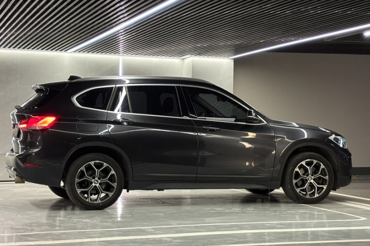 宝马X1 2021款 sDrive25Li 领先型车身外观6003